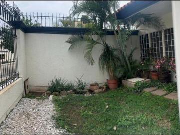 VENTA CASA EN LOS LAURELES