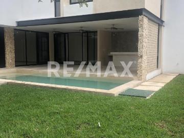 Venta Casa en Privada Manantiales de Cocoyoles, Zona Norte en Mérida, Yucatán