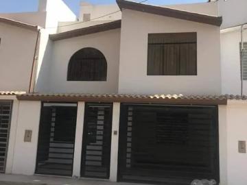 VENTA casa en Samegua Moquegua Jardines de Villa