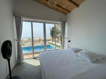 Venta Casa en Vichayito con piscina privada, frente al mar