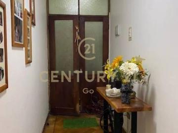 VENTA CASA ESQUINA CON LOCALES COMERCIALES CERCA DE CLUP HIPICO, SANTIAGO