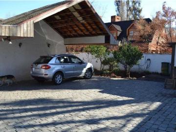 Amplia casa en terreno 1.400 mts. Metro Los Dominicos