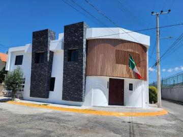 VENTA CASA EN ESKINA FTE A ÁREA VERDE SAN JAVIER 4REC CON JARDÍN EN PACHUCA
