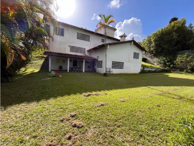 Venta casa La Lagunita T:2750m2 C:1000m2, calle cerrada