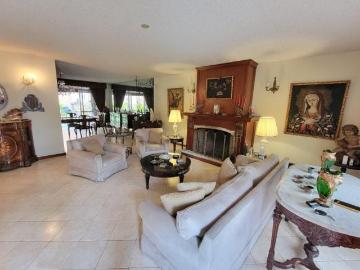 Venta casa Las Gardenias Surco 268 m2 p/4 pisos, 3 estacionamientos