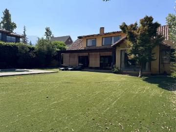 Venta Casa Lo barnechea Amplia casa Fernandez Wood en Jardín de la Dehesa cercana a colegios