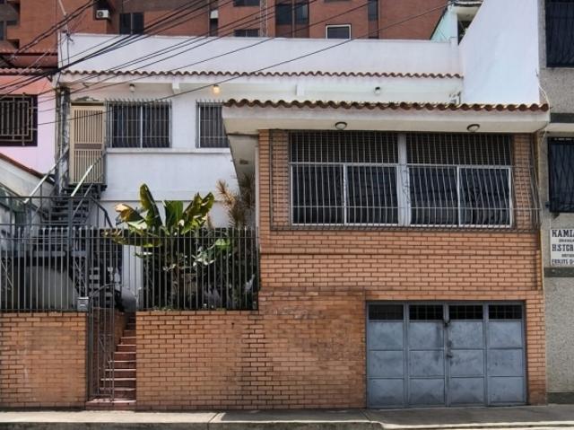 VENTA CASA LOS CHORROS 173mts/6H/5B/2PE