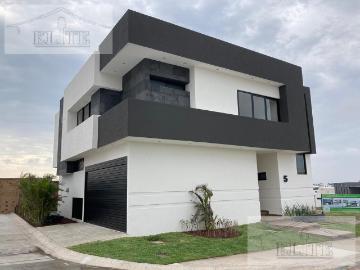 VENTA CASA PUNTA TIBURON CON ALBERCA Y VISTA AL MAR