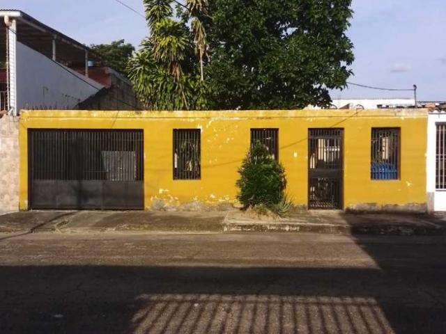 VENTA Casa para Remodelar, Urb El Orticeño, Palo Negro. J.F