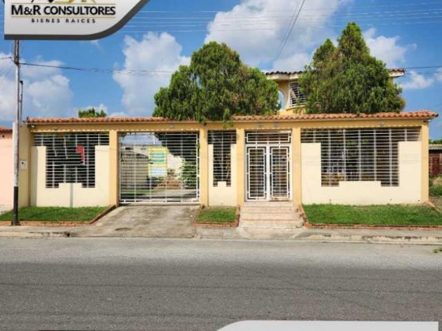 VENTA Casa Quinta, av. Principal, Urb Corinsa. Cagua. J.F