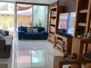 VENTA. CASA RECIEN REMODELADA. SATELITE. NAUCALPAN. JARDIN