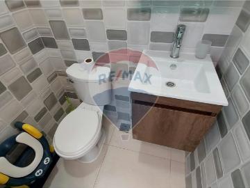 Venta casa remodelada! Con patio y 2 estac. 5 Dormitorios por 395000. 00 en Independencia