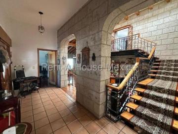 Casa Venta Rinconada Jacarandas Casa estudio, área de TV, 3 recámaras, cuarto de servicio
