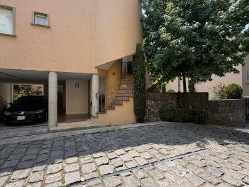 Venta casa San Jeronimo Lidice fraccionamiento cerrado con vigilancia jardin 3 recamaras sala tv