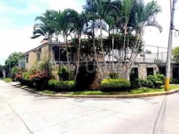 VENTA CASA SOLA DE UN NIVEL EN FRACCIONAMIENTO CON SEGIRIDAD