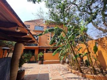 Venta casa sola parte baja Las Águilas