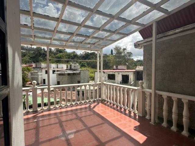 Venta Casa Triplex Colinas de Carrizal 300 Mts2 3 hab 3 baños 2 p/e