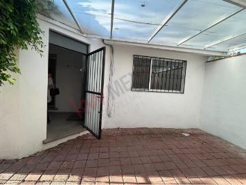 Venta casa un piso jurica recamaras planta baja
