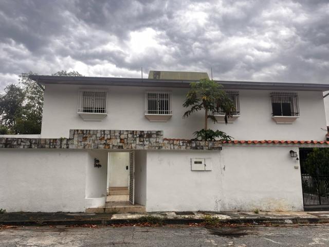 Venta Casa 168m2 6H/4H/3PE Alto Prado, calle cerrada CL