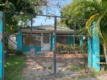 Venta Casa 2 hab Amplio Jardin Col. Ruiz Cortinez Tuxpan Ver