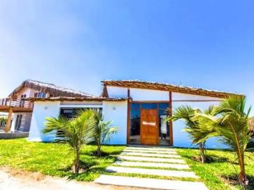 Venta Casa 371m2 en tercera fila, en Condominio Privado Vichayito, Piura