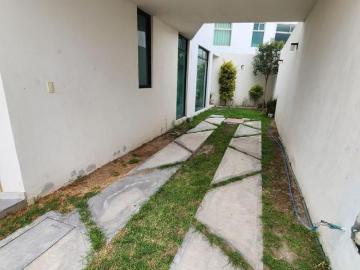 VENTA CASA 3 NIVELES 3 REC BAÑO C/U EN PRIVADAS RESIDENCIAL LA HERRADURA PACHUCA