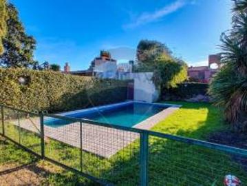 VENTA CASA 4 AMB. CON PISCINA CAMPANA CENTRO
