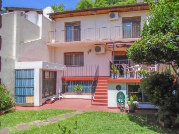 Venta Casa 4 dormitorios 40 años, 3 cocheras, 317m2, Dr. Claudio Cuenca 2200, Olivos | Inmuebles Clarín