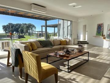 Venta Casa 4 dormitorios 6 años, 2 cocheras, 274m2, Estancia La Macarena, Capilla Del Señor, La Macarena | Inmuebles Clarín