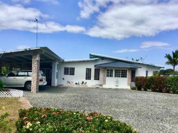 Venta: Casa 4 recámaras con piscina en Aguadulce