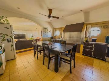 Venta Casa 54 años 3 dormitorios, 135m2, con balcón, Necochea 2000, Avellaneda | Inmuebles Clarín