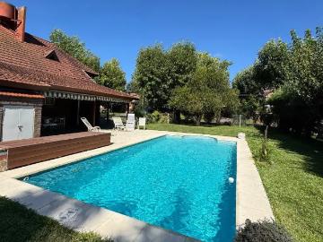 Venta Casa 5 dormitorios 30 años, 196m2, Almafuerte 3900, Country Club Banco Provincia, Zona Oeste | Inmuebles Clarín