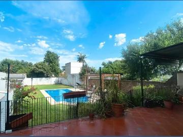 Venta Casa 5 dormitorios, 370m2, 2 cocheras, San Pedro 1800, Castelar, Moron | Inmuebles Clarín