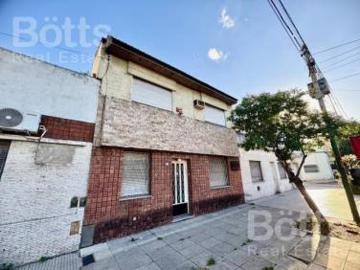 VENTA CASA 6 AMBIENTES JARDÍN 152 MTS CUBIERTOS LINIERS