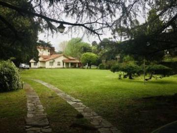 VENTA CASAQUINTA 2670m2 de parque 4 dormitorios quincho y piscina EL TRÉBOL