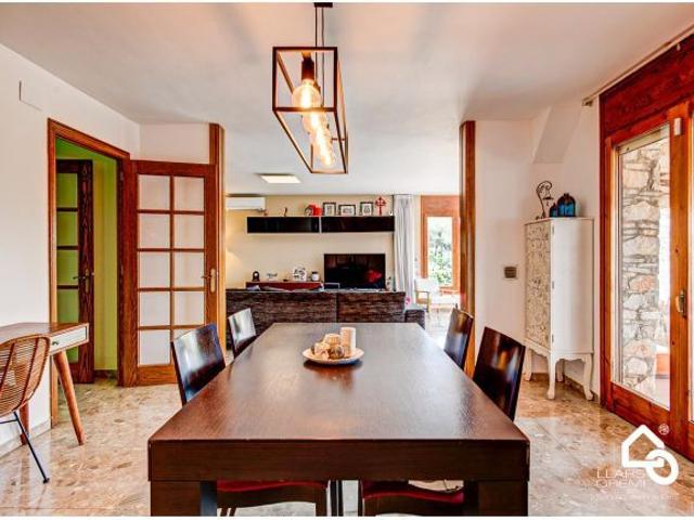 VENTA CHALET EN IGUALADA ZONA SESOLIVERES JARDÍN, PISCINA Y GARAJE!