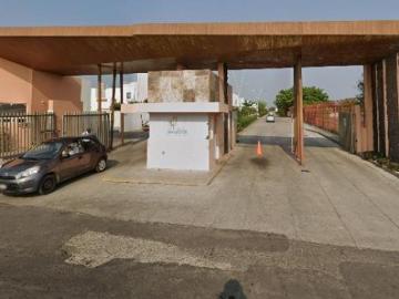 VENTA COMODA HERMOSA Y AMPLIA CASA EN FRACCIONAMIENTO VERACRUZ ZONA AEROPUERTO