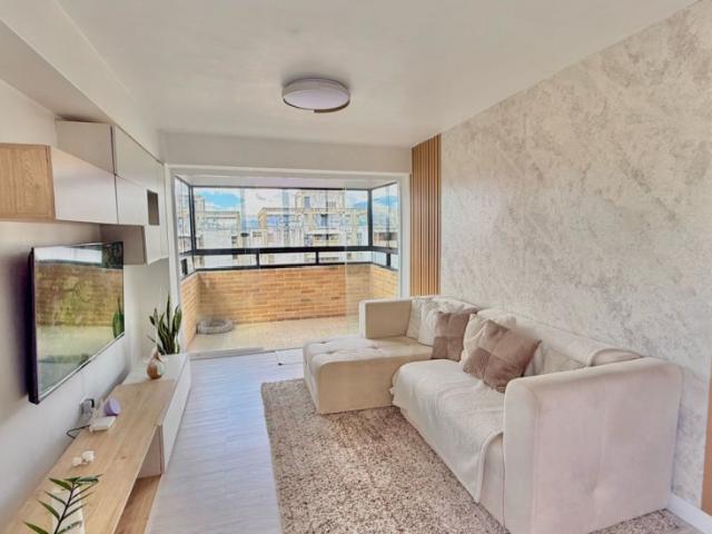 VENTA. COLINAS DE SANTA MÓNICA. APARTAMENTO. Semi Amoblado