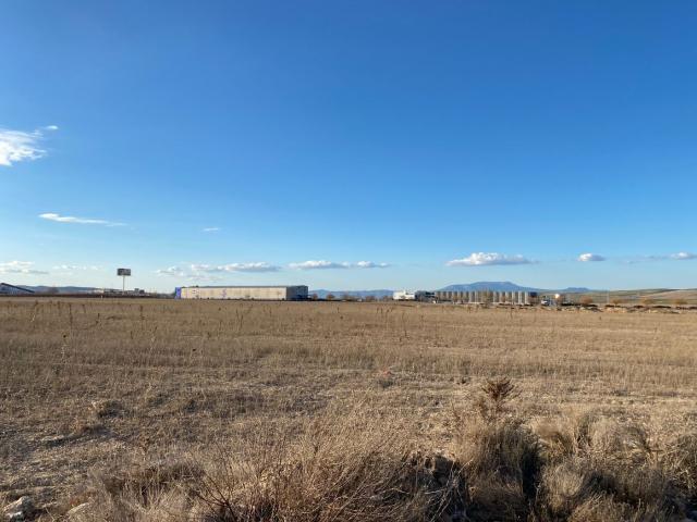 VENTA DE 14.500 M2 DE TERRENO INDUSTRIAL EN EL POLIGONO INDUSTRIAL TECNOLOGICO DE ESCUZAR