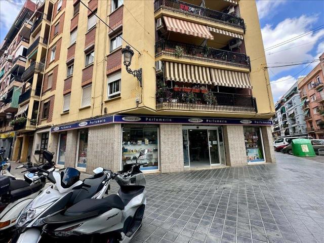 Venta de 2 Locales en Calle Jeronima Gales Impressora Nº 18 Valencia