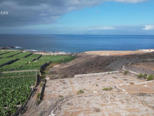 ¡Venta de Terreno Agrario Intensivo con Increíbles Vistas al Mar de 29280 m2 y tanque de agua