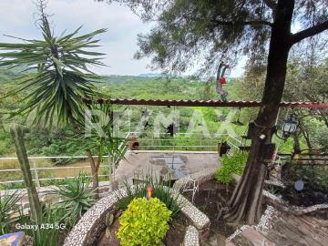 Venta de Terreno Comercial con Cabaña y locales en Obrajuelitos, Corregidora Querètaro