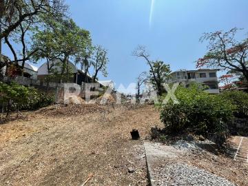 Venta de Terreno con construcción. Oportunidad Estratégica de Inversión en Avenida Palmira, Cuernavaca