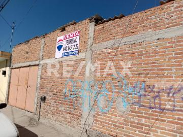 Venta de TERRENO con construcción para REMODELAR