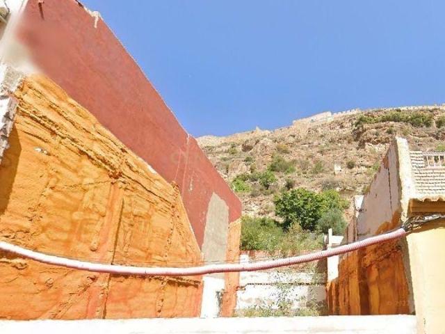 Venta de Terreno Urbano en C/Lliria, 46