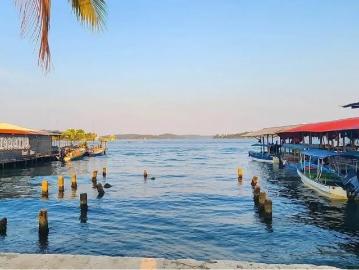 Venta de terreno y planos para la Plaza Comercial Over The Water, Bocas del Toro