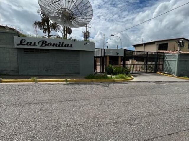 VENTA DE TOWN HOUSE LAS BONiTAS