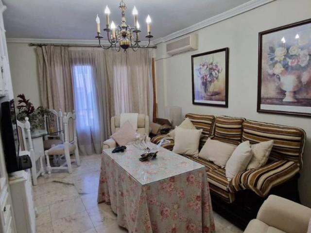 Venta de un amplio piso en Baena