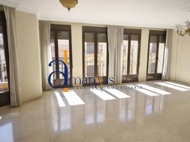 Venta de un amplio piso en Lucena