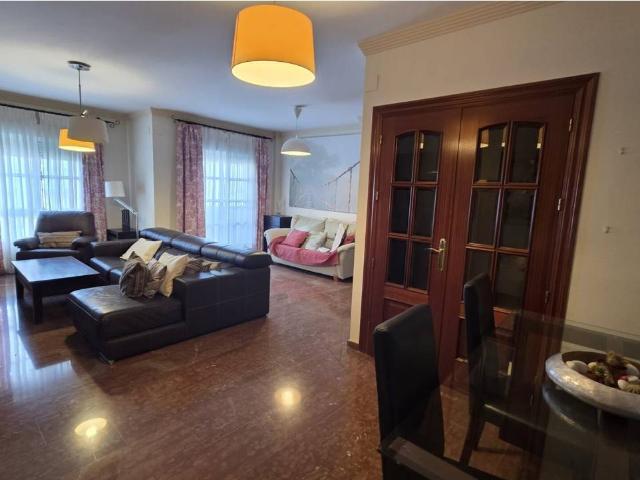 Venta de un dúplex en Baena